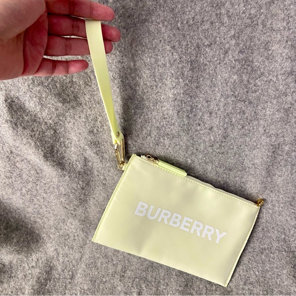 🆕 Burberry Cosmetic Pouch Converted Shoulder Bag with Wristlet Lime Green - Picture 9 of 13